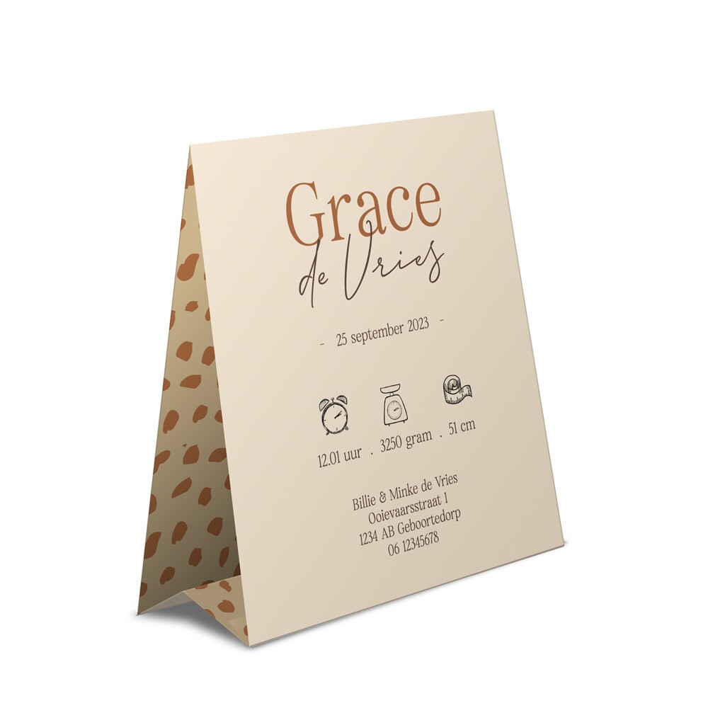 Geboortekaartje meisje met vrolijke giraffe in een bijzondere giraf doorkijk tentkaartje - Grace