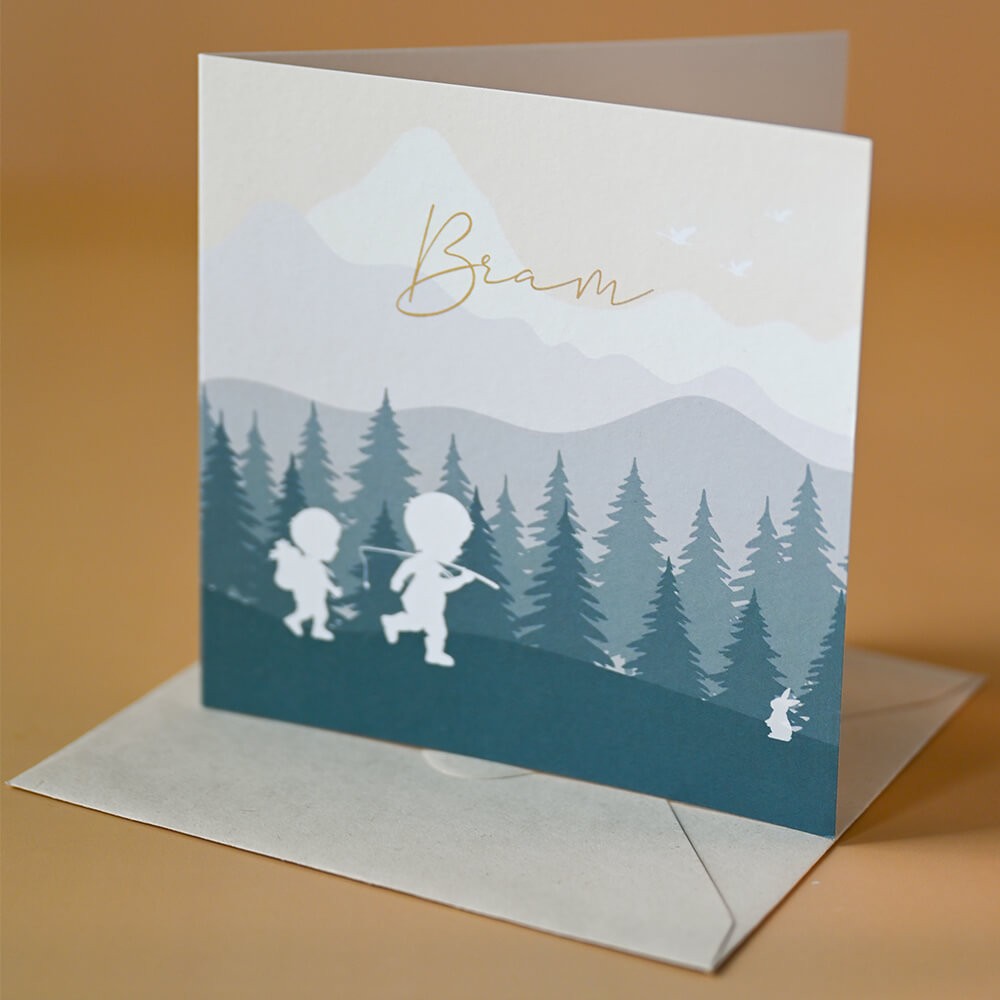 Jongens geboortekaartje met broer op avontuur in de bossen vierkant - Bram