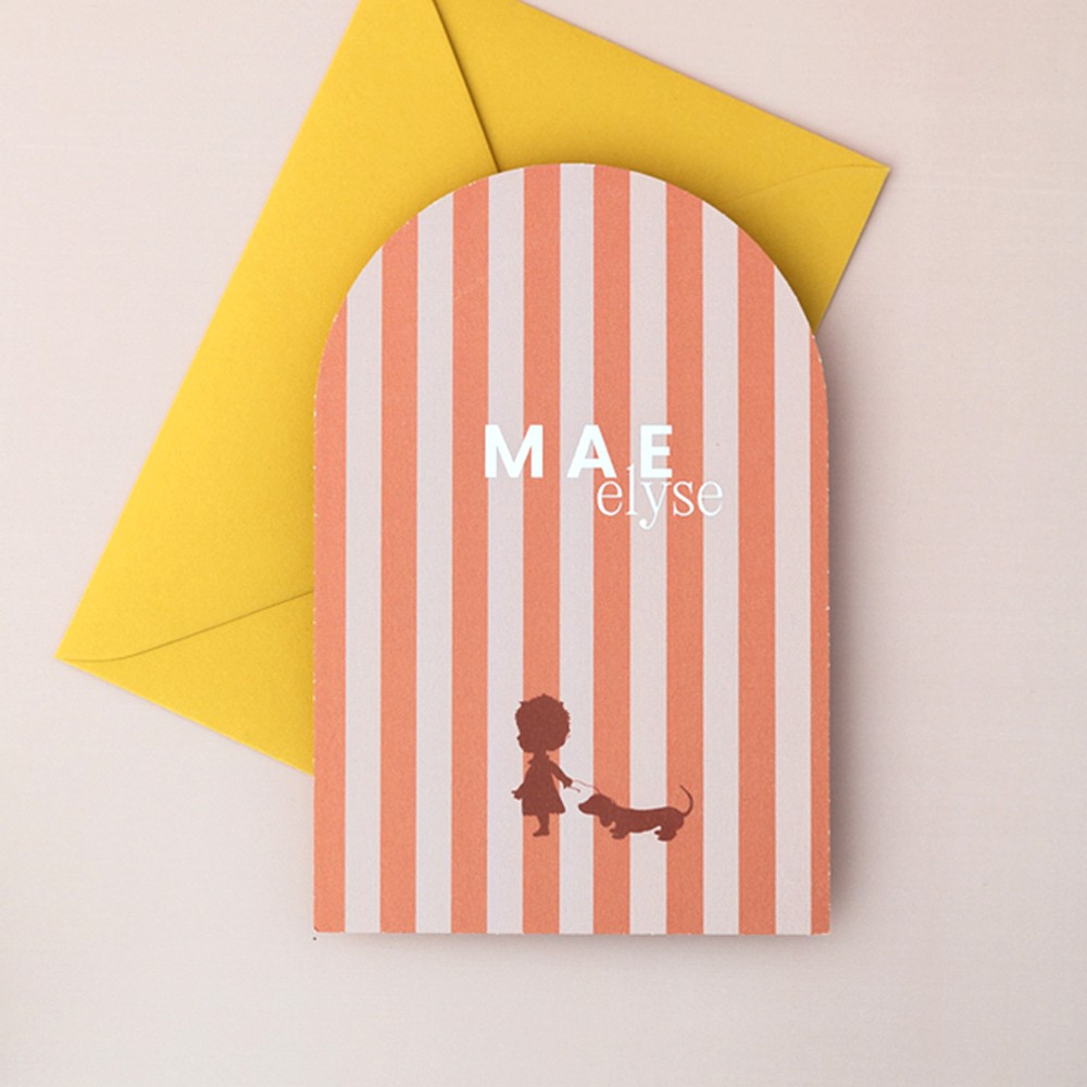 Geboortekaartje meisje in boogvorm met trendy strepen en silhouet van hondje- Mae