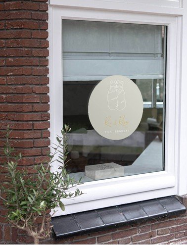 Ronde raamsticker tweeling met lijntekening van kindjes