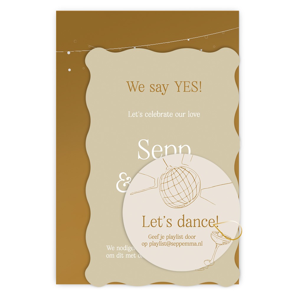 Chique trouwuitnodiging in originele stapel vorm met beige tinten