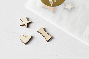 Houtenvormpjes-geboortekaartje-300