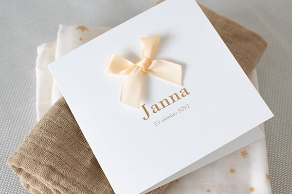 inspiratie_geboortekaartje-klassiek-strikje-goudfolie-wit